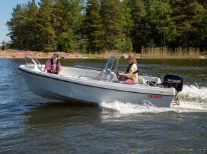 Моторна лодка Terhi 450 SC