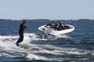 Моторна лодка Terhi 480 Sport