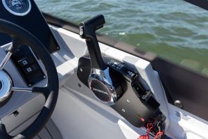 Моторна лодка Terhi 480 Sport