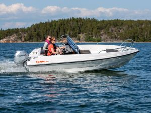 Моторна лодка Terhi 480 TC