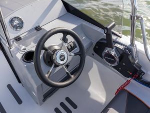 Моторна лодка Terhi 480 TC