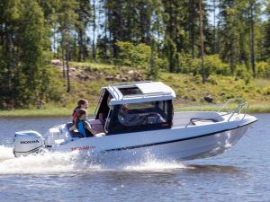 Моторна лодка Terhi 480 Cabin